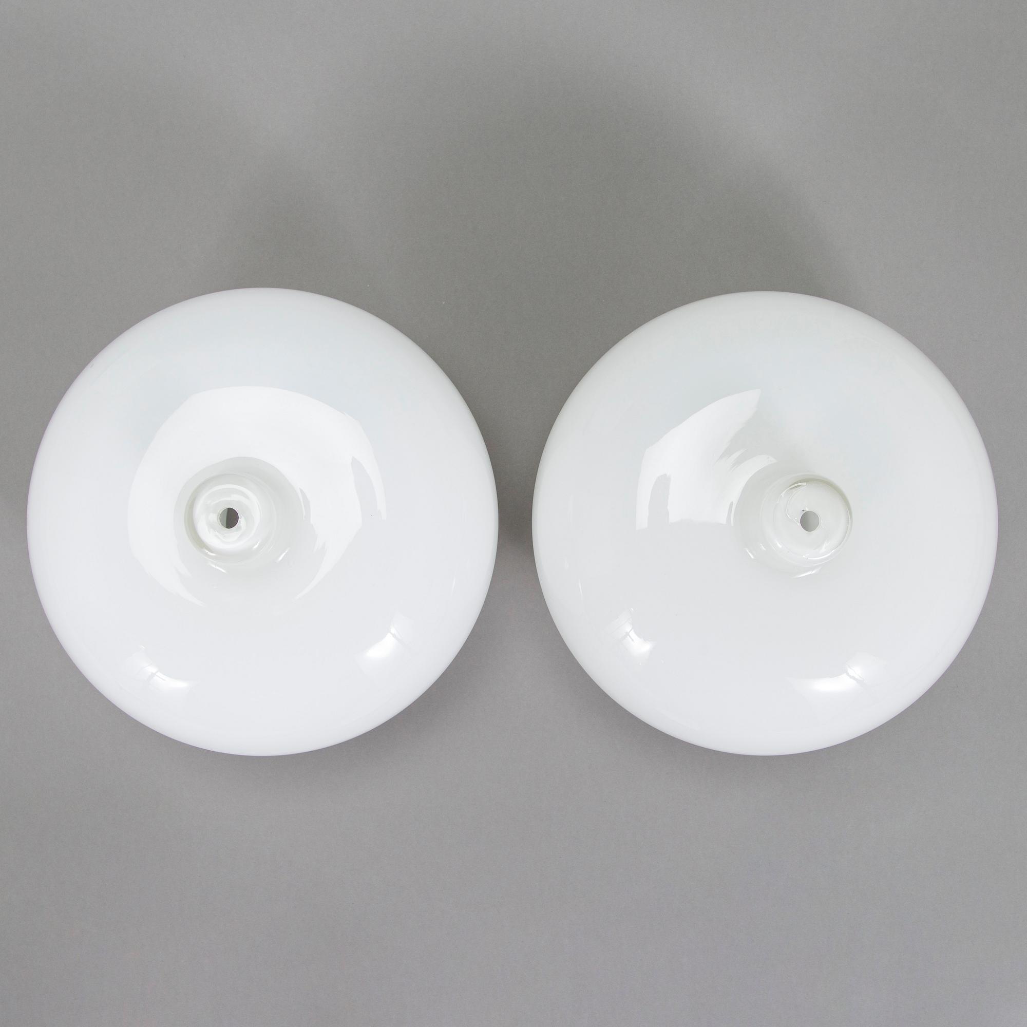 Paavo Tynell, a pair of mid-20th century 'K2-19' pendant lights for Idman.