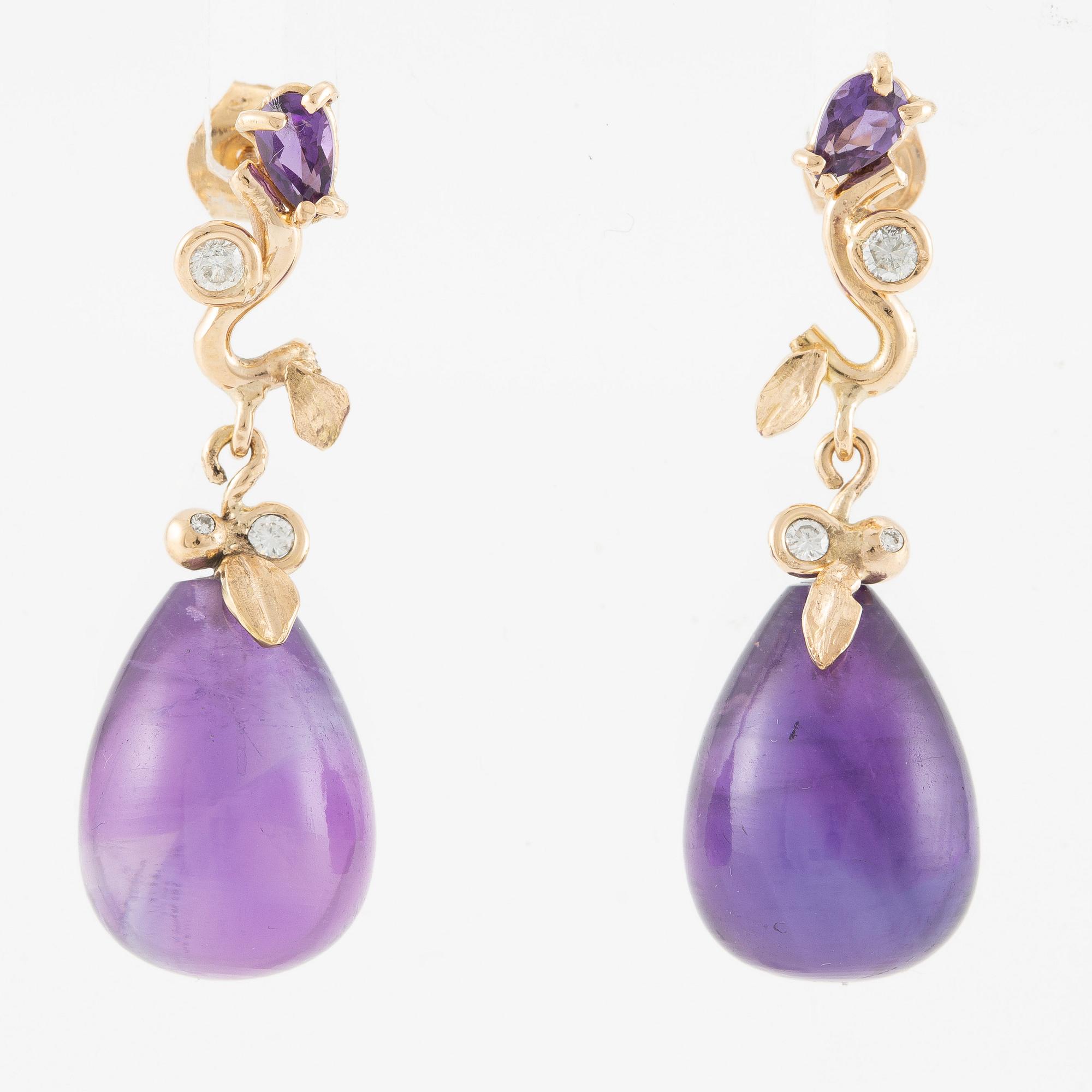 Earrings, Mandelstam, 18K gold with cabochon-cut amethysts, drop-cut amethysts, and brilliant-cut diamonds.