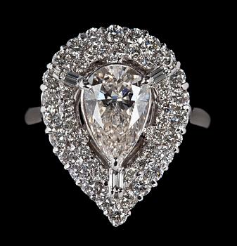 1110. A pear chaped diamond ring, 1.58 cts.