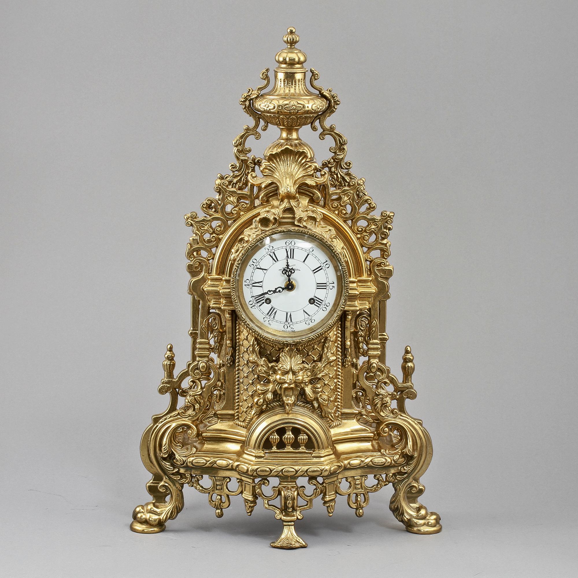 GARNITYR, 3 delar, gulmetall, Louis XVI-stil, 1900/2000-tal.