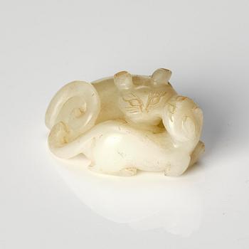 A group of three nephrite sculptures, late Qing dynasty.