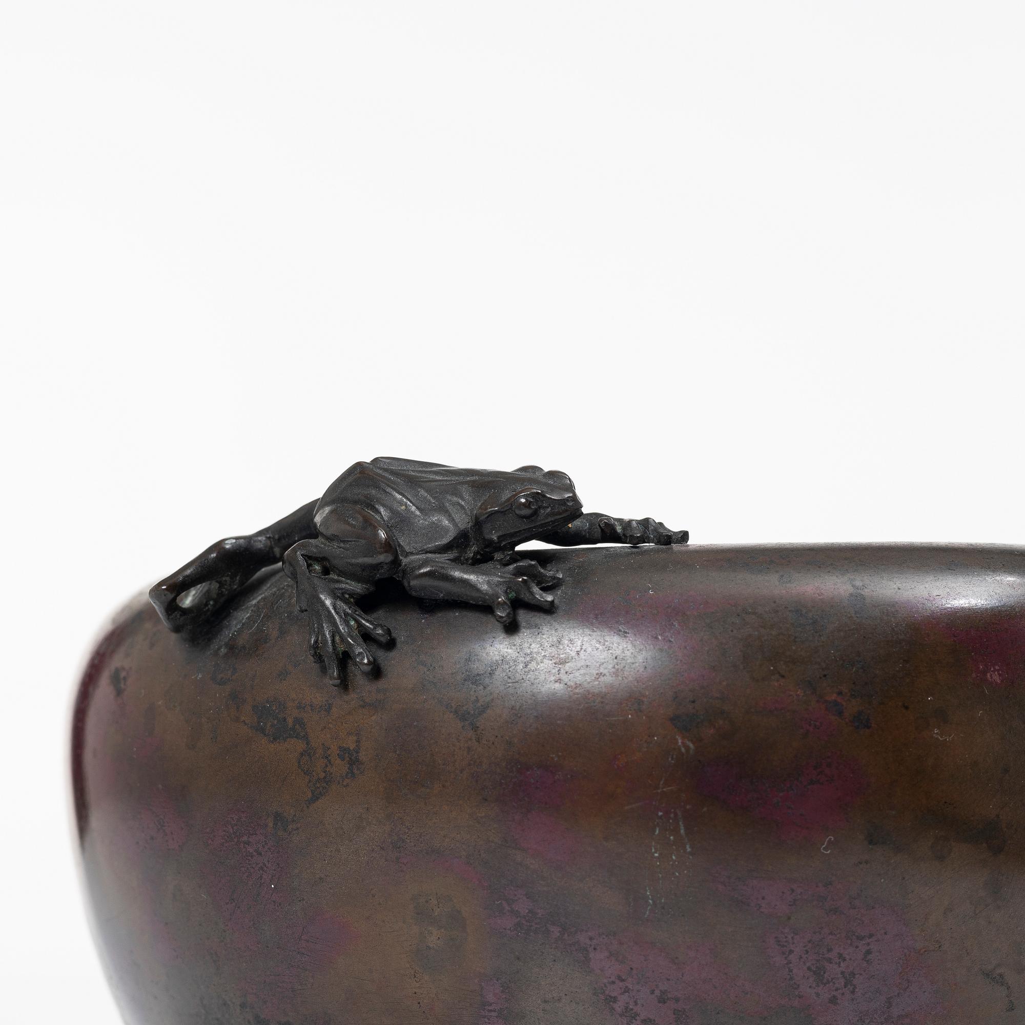 A Japanese bronze bowl / censer, Meiji (1868-1912).