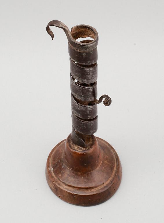 LJUSSTAKE, smide och trä, 1700-tal.