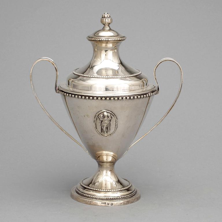 SOCKERSKÅL, silver, Johan Patrik Ljungström, Udevalla, (1808-30). Vikt ca 591 gram.