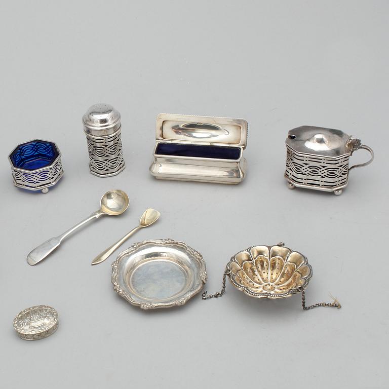 PARTI SILVER, 10 delar samt två skedar, silver, bla Birmingham. 1800-1900-tal. Tot silvervikt ca 460 gram.