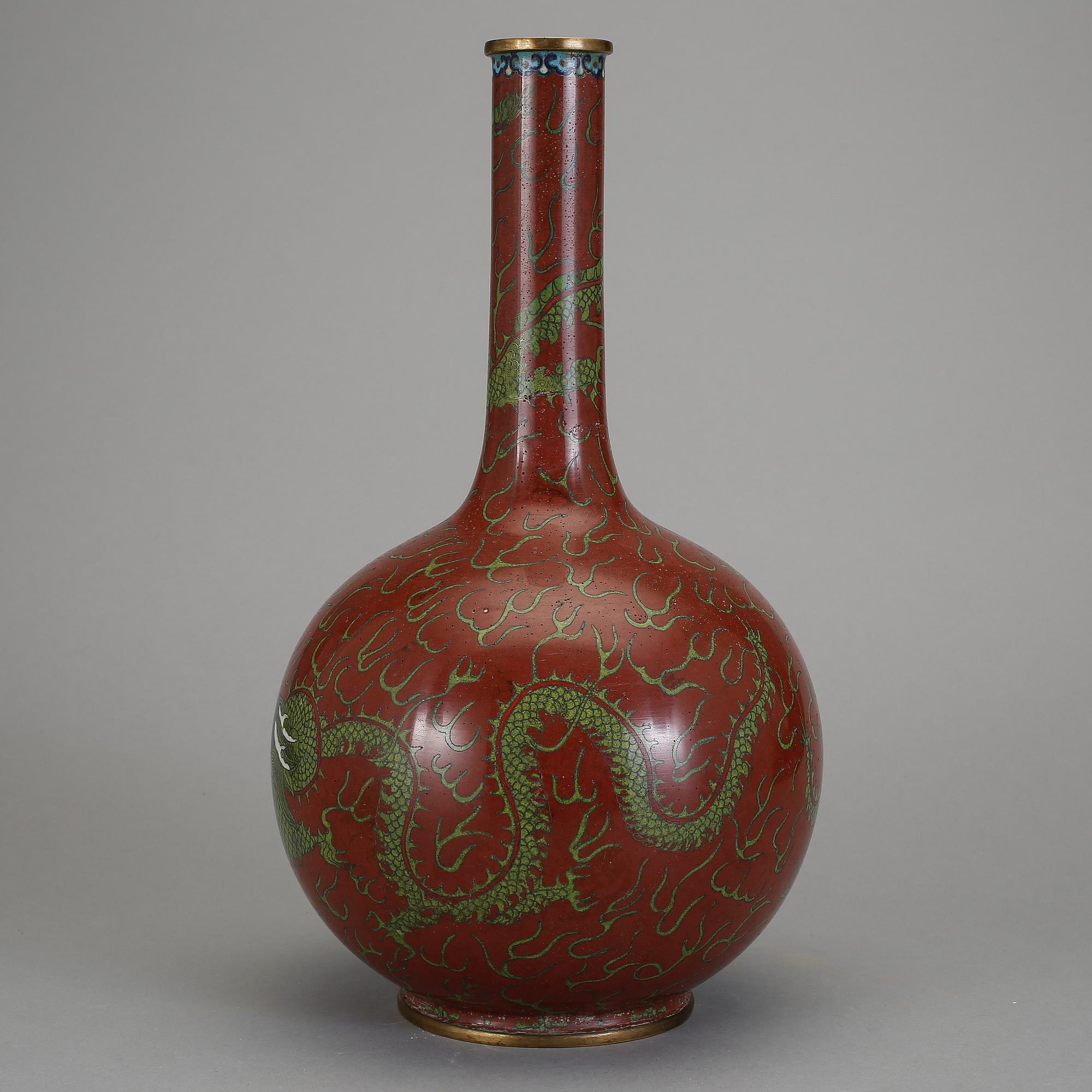 VAS, cloisonné, Kina, 1900-talets andra hälft.