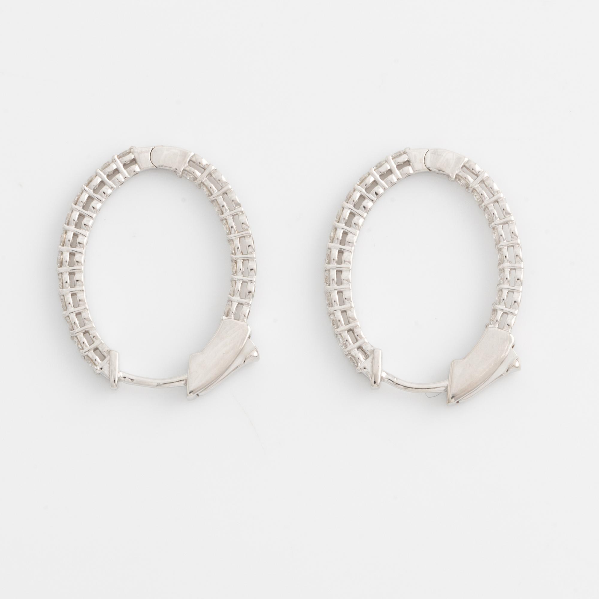 Earrings, creoles, with brilliant-cut diamonds.