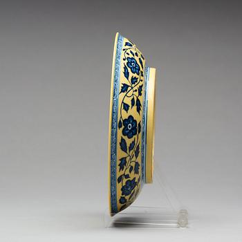 A yellow glazed blue and white dish, Republic with Qianlongs six character mark.