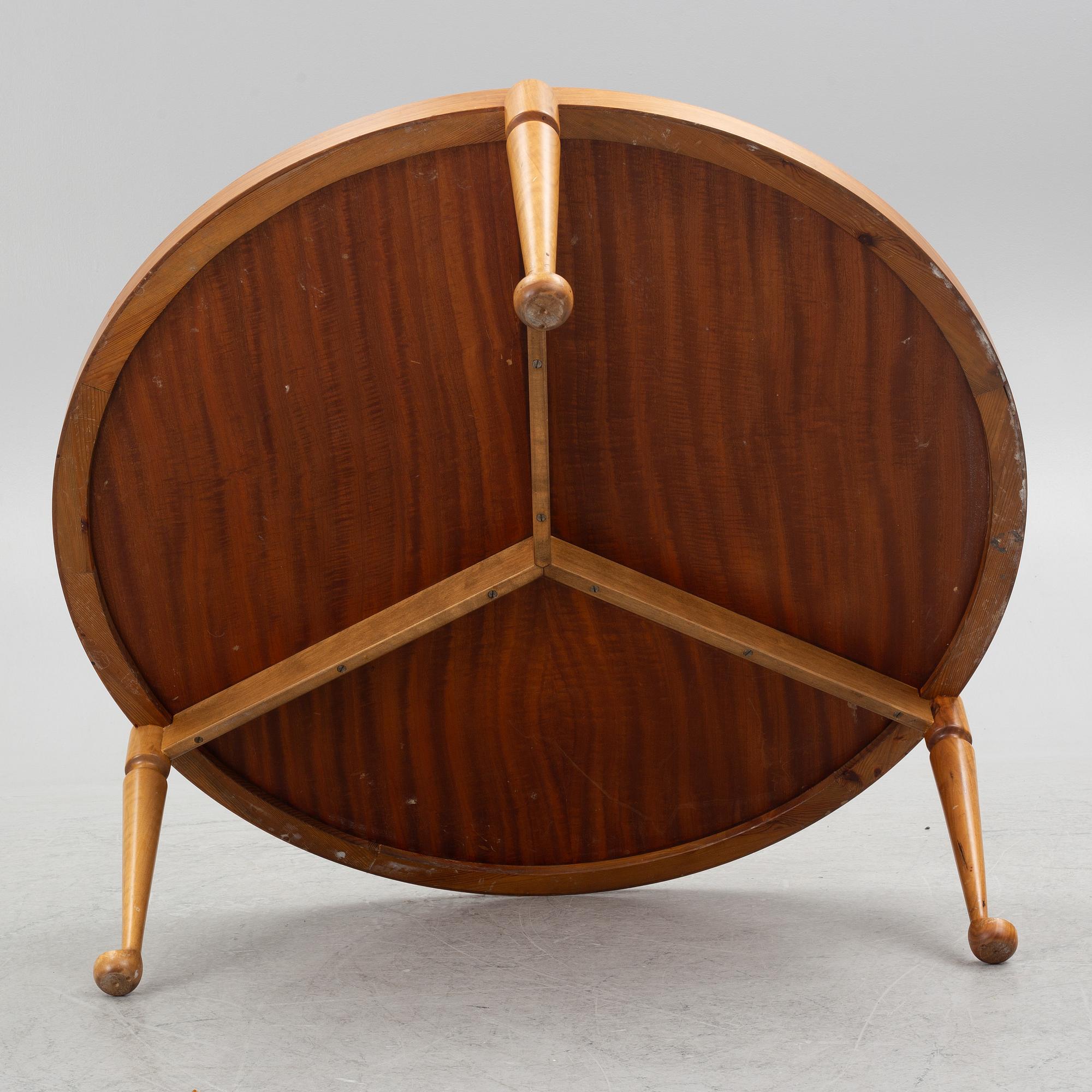 Josef Frank, soffbord, modell 2139, Firma Svenskt Tenn, före 1985.
