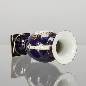 URNA / VAS, porslin, Meissen 1934-1972.