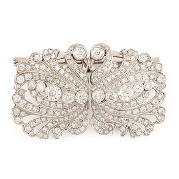 637. A brooch/double clip in platinum set with old- and eight cut diamonds.