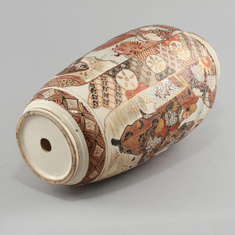 VAS, porslin, satsuma, Japan, 1900-tal.