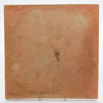 Rut Bryk, reliefi, kivitavaraa, signeerattu Rut Bryk.