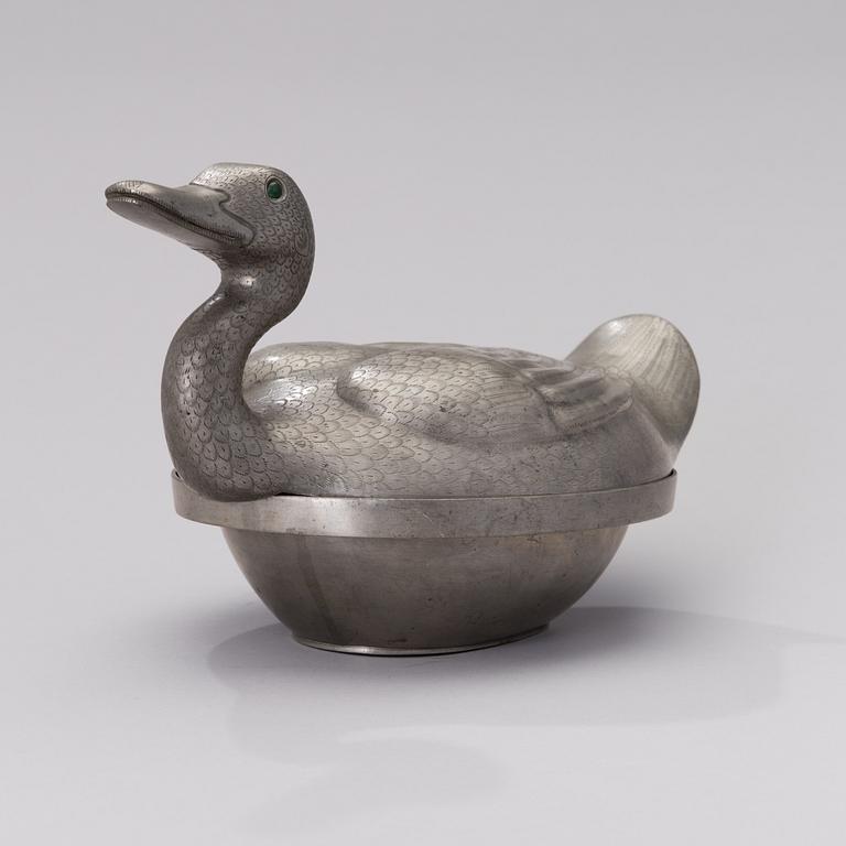 A Chinese pewter tureen, Loong Kee, early 20th century.