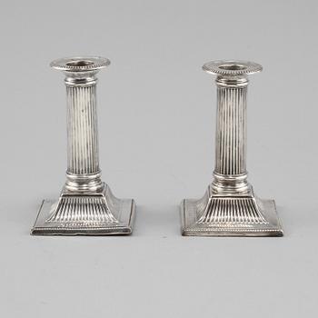 LJUSSTAKAR, ett par, silver, Sheffield, England, 1898.