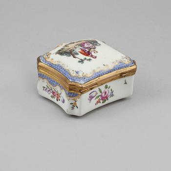 DOSA, porslin, rokokostil, Meissenlikande märke, 1800-tal.