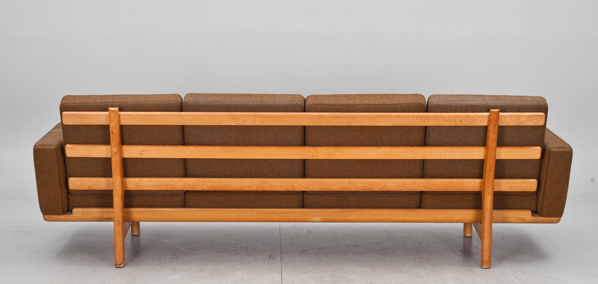 SOFFA, "GE 236/4", Hans J Wegner, 1960-tal.