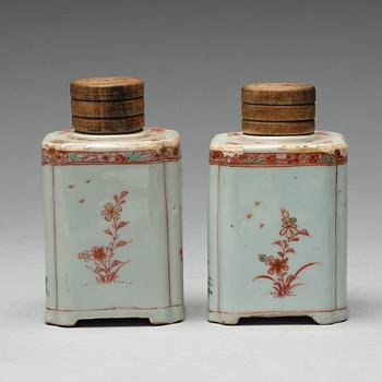 Two famille verte tea caddies, Qing dynasty, Kangxi (1662-1722).