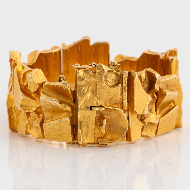 An 18K gold bracelet designed by Björn Weckström for Lapponia.