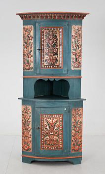 HÖRNSKÄNKSKÅP, allmoge, Hälsingland, 1800-talets början.