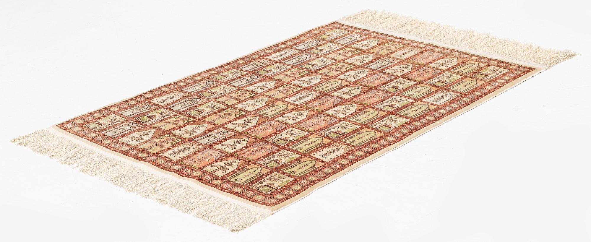 A silk Hereke rug, ca 93 x 68 cm.