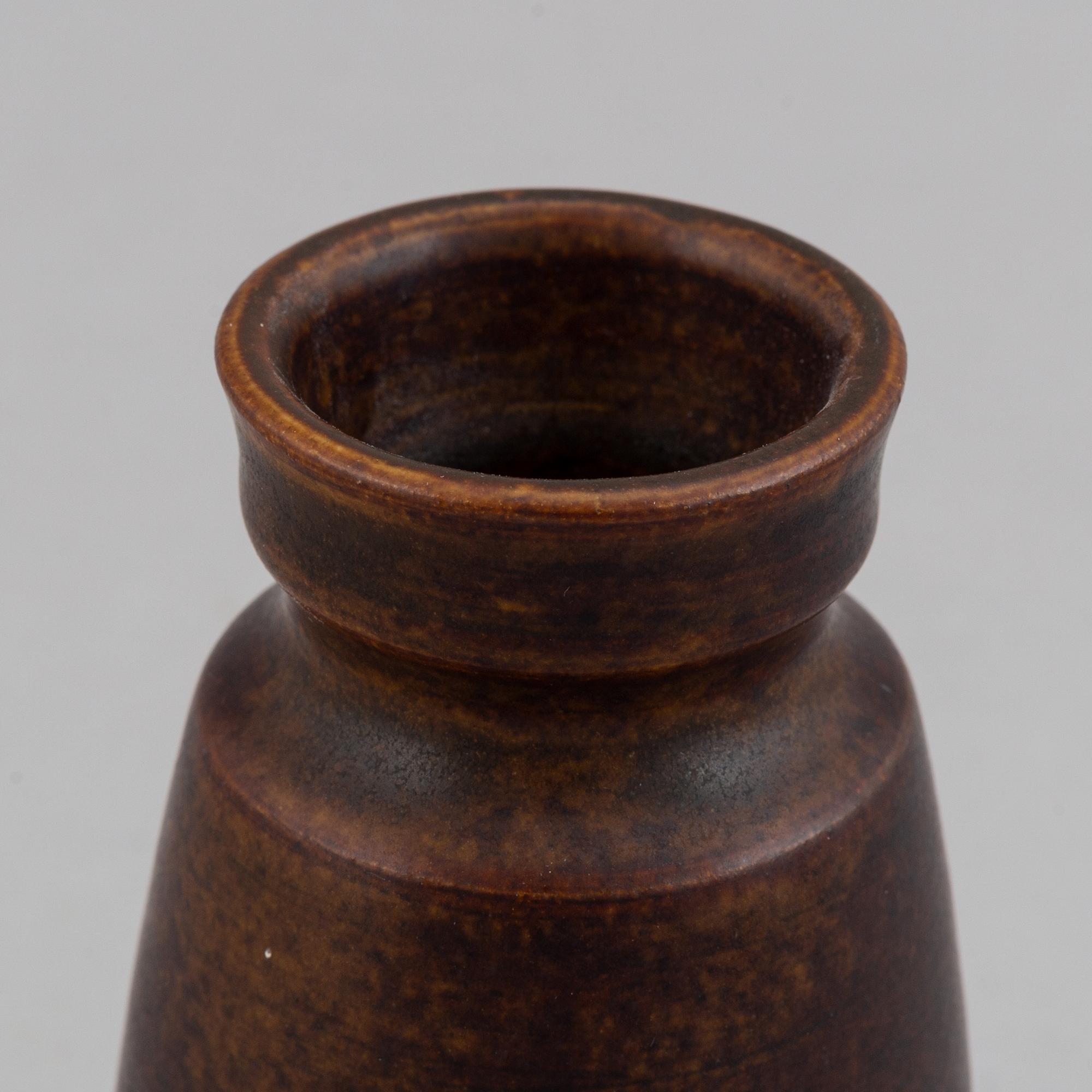 Erich & Ingrid Triller, a set of two stoneware vases and a dish, Tobo, Sweden.