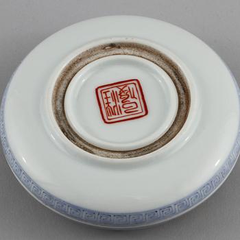 STÄMPELASK, porslin, möjligen republik, 1900-tal.