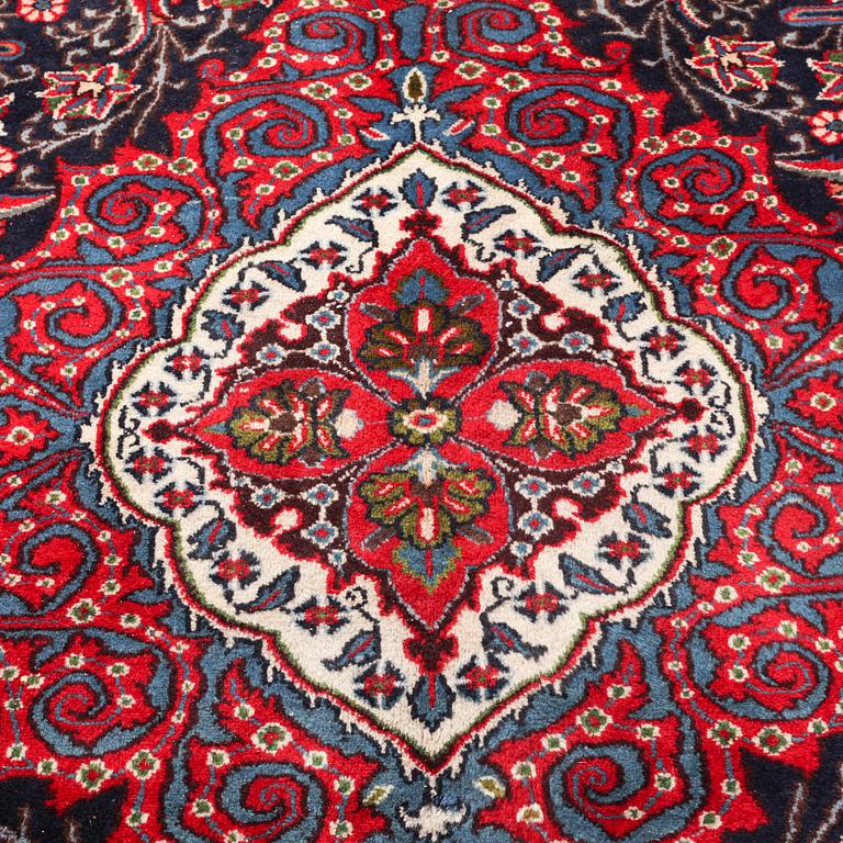 A Kashmar rug, ca 370 x 290 cm.