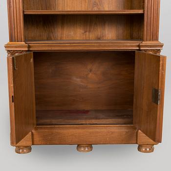 Bokhylla, jugend, Sverige ca 1900. Okänd formgivare.