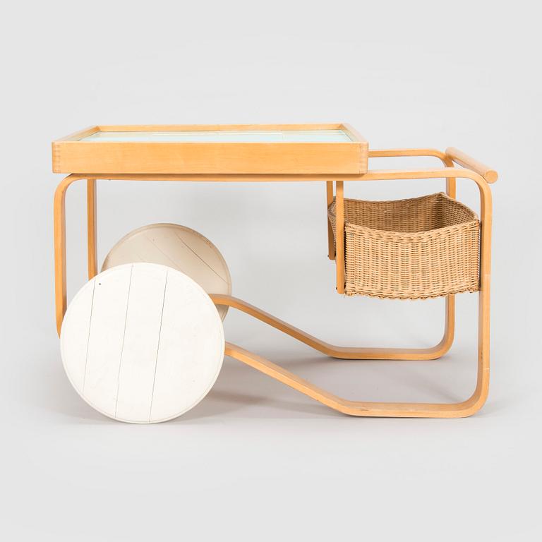 Alvar Aalto, serveringsvagn, modell 100, O.Y Huonekalu-ja Rakennustyötehdas A.B. tidigt 1950-tal.