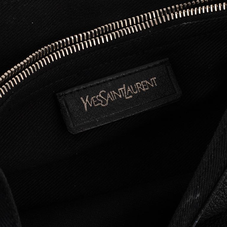 Yves Saint Laurent, "Muse two" bag.