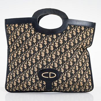 Christian Dior, paraply, clutch, scarf.