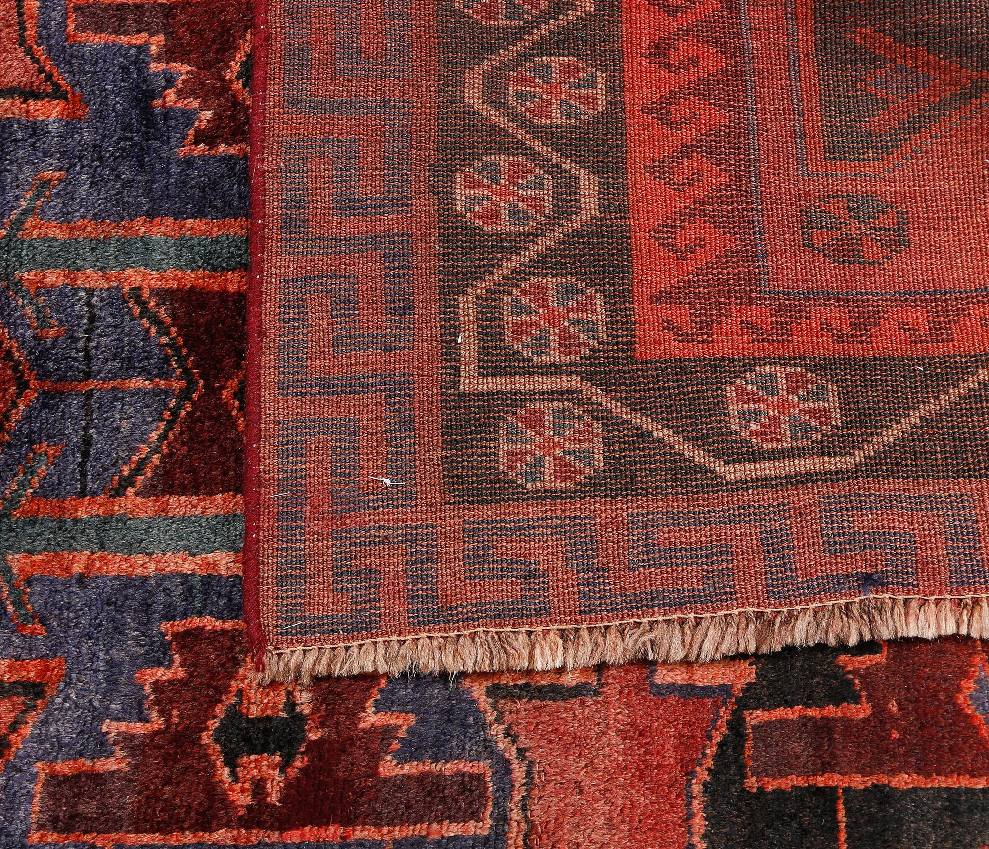MATTA, orientalisk, bär inskription, ca 190 x 160 cm.