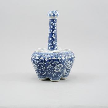 TULPANVAS, porslin, Kina, 1800-tal.