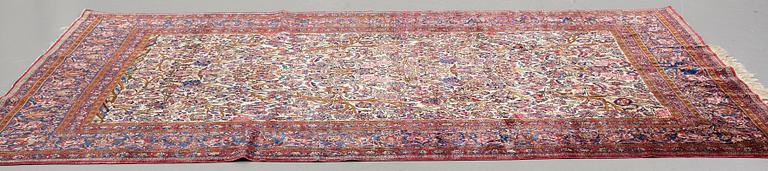 A carpet, a semi-antique silk Kashan, ca 317 x 207-210,5 cm.