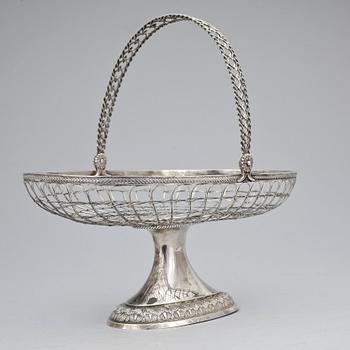 FRUKTKORG, silver, otydliga Svenska stämplar, 1800-tal. Vikt ca 536 g.