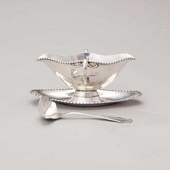 A sauce boat with a sauce ladle in silver, mark of Paul Bang, Copenhagen, Denmark 1929 and 1930s.