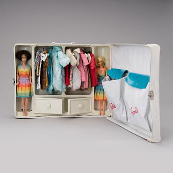 Two dolls, Barbie and Francie, with clothes and in original case, Mattel 1960s.