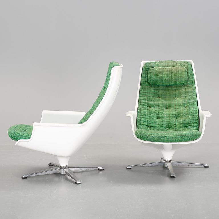 FÅTÖLJER, ett par, möjligen "Galaxy", Alf Svensson & Yngvar Sandström, Dux, 1960-tal.