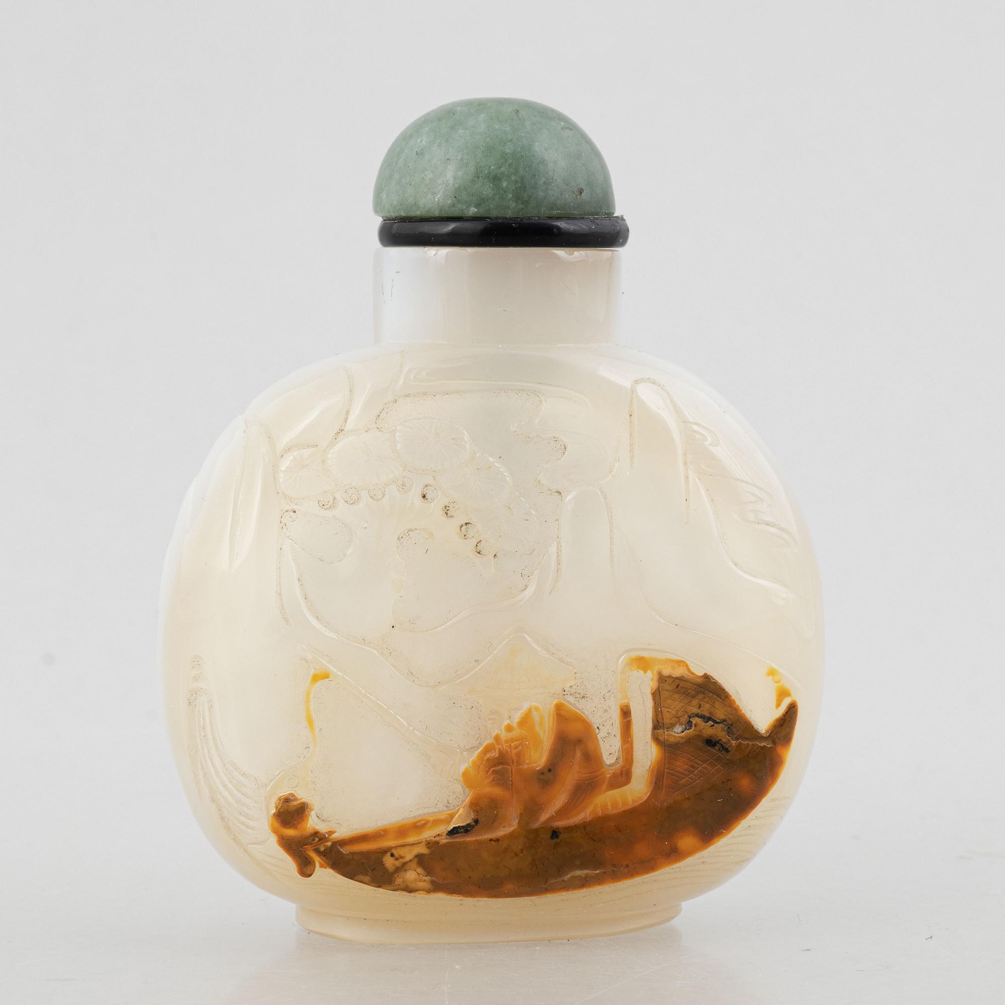 A Chinese onyx snuffbottle, late Qing dynasty / around 1900.