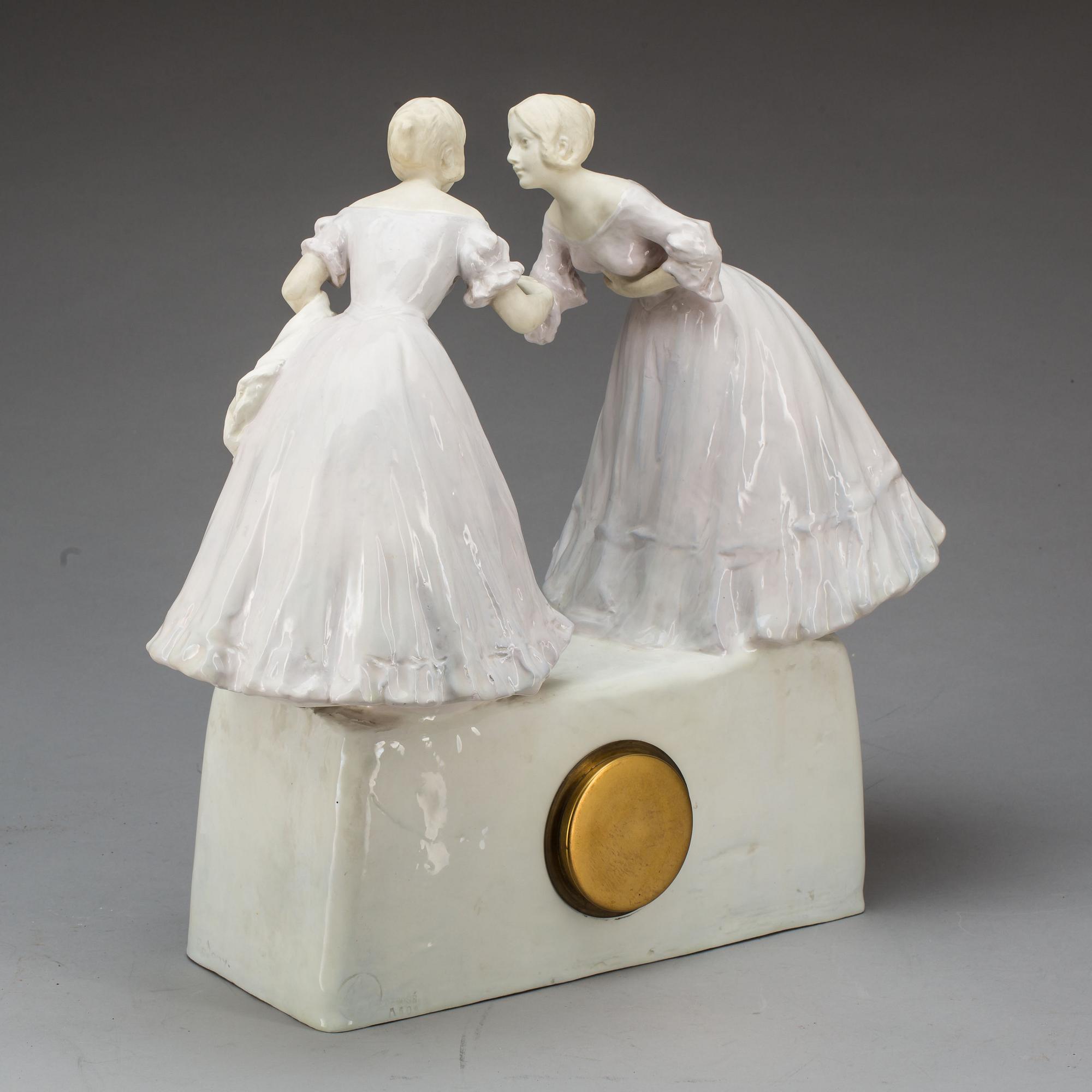 BORDSUR, keramik, a tergo märkt Lenzkirch. Sekelskiftet 1900.