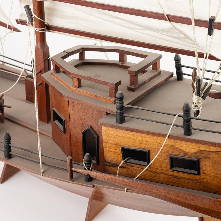 A model of a Chinese Junk, 20th Century.