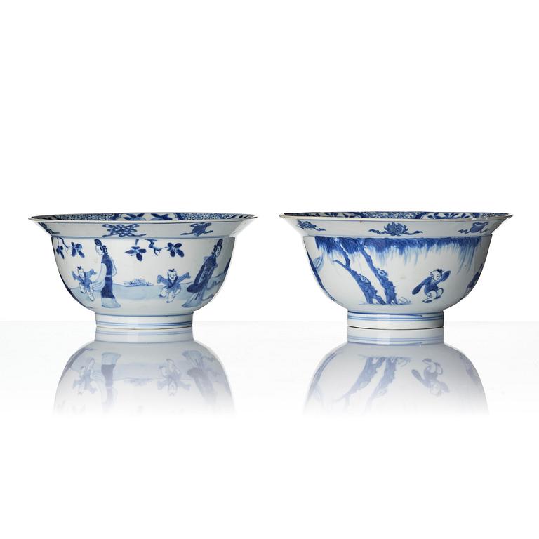 Skålar, ett par, porslin. Qingdynastin, Kangxi (1662-1722).