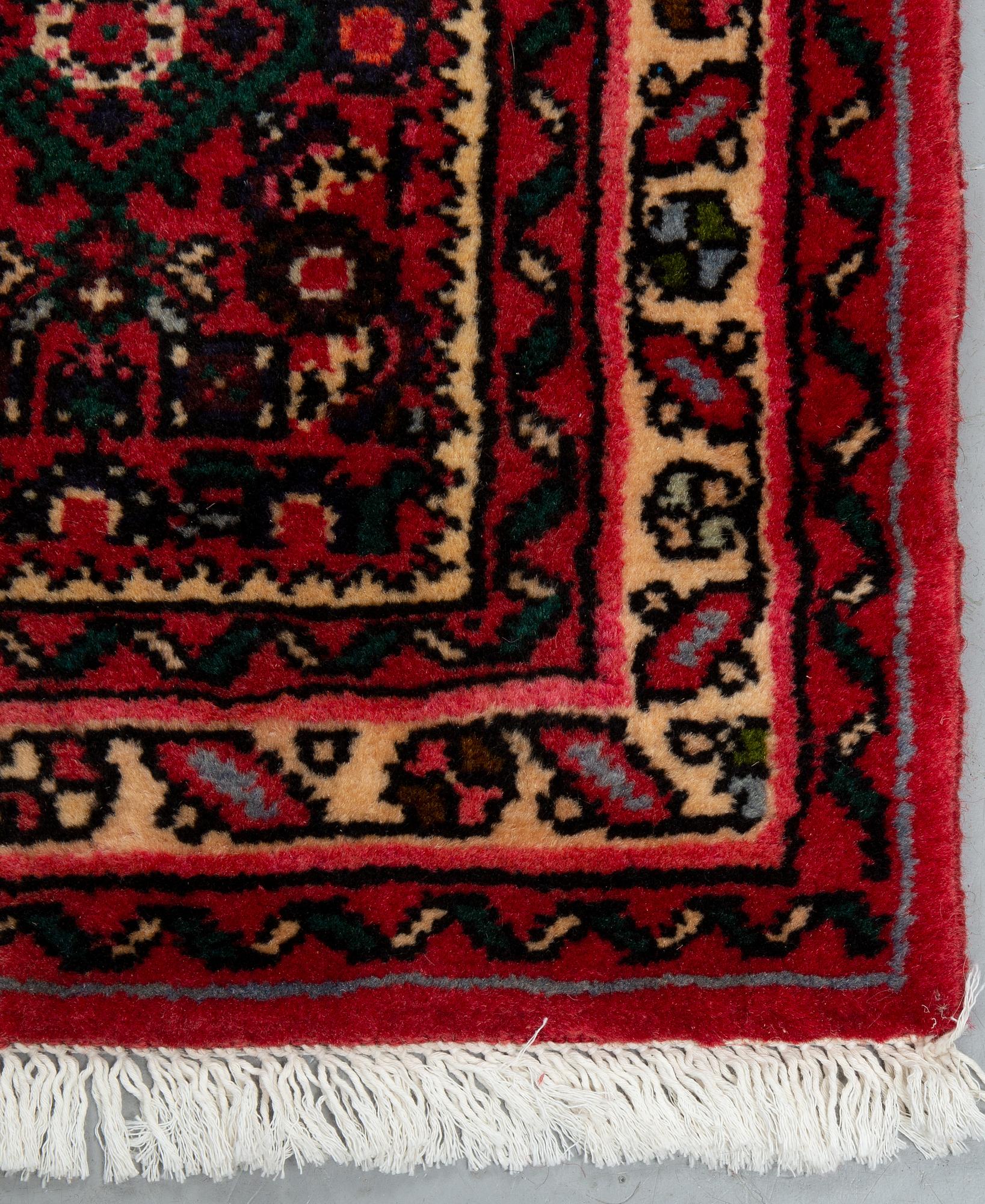 A RUNNER, Hosenabad, ca 302 x 72 cm.