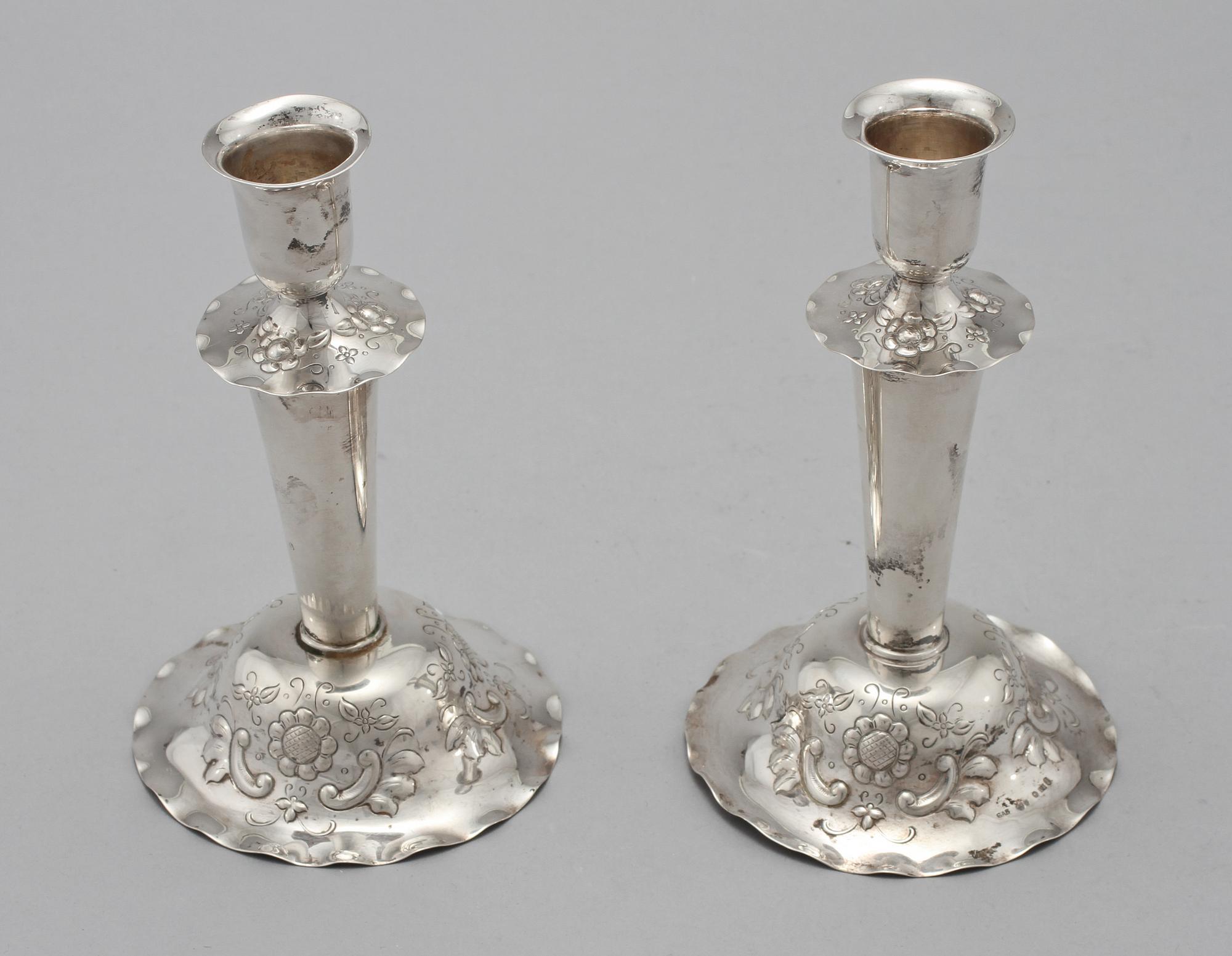 LJUSSTAKAR, ett par, silver, GAB, Stockholm, 1946. Total vikt 255 g.