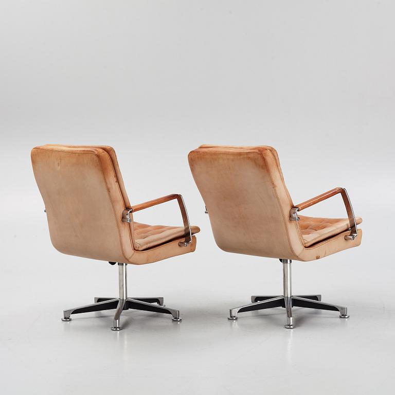 Kenneth Bergenblad, karmstolar, ett par, "Herkules", Dux, formgiven 1978.