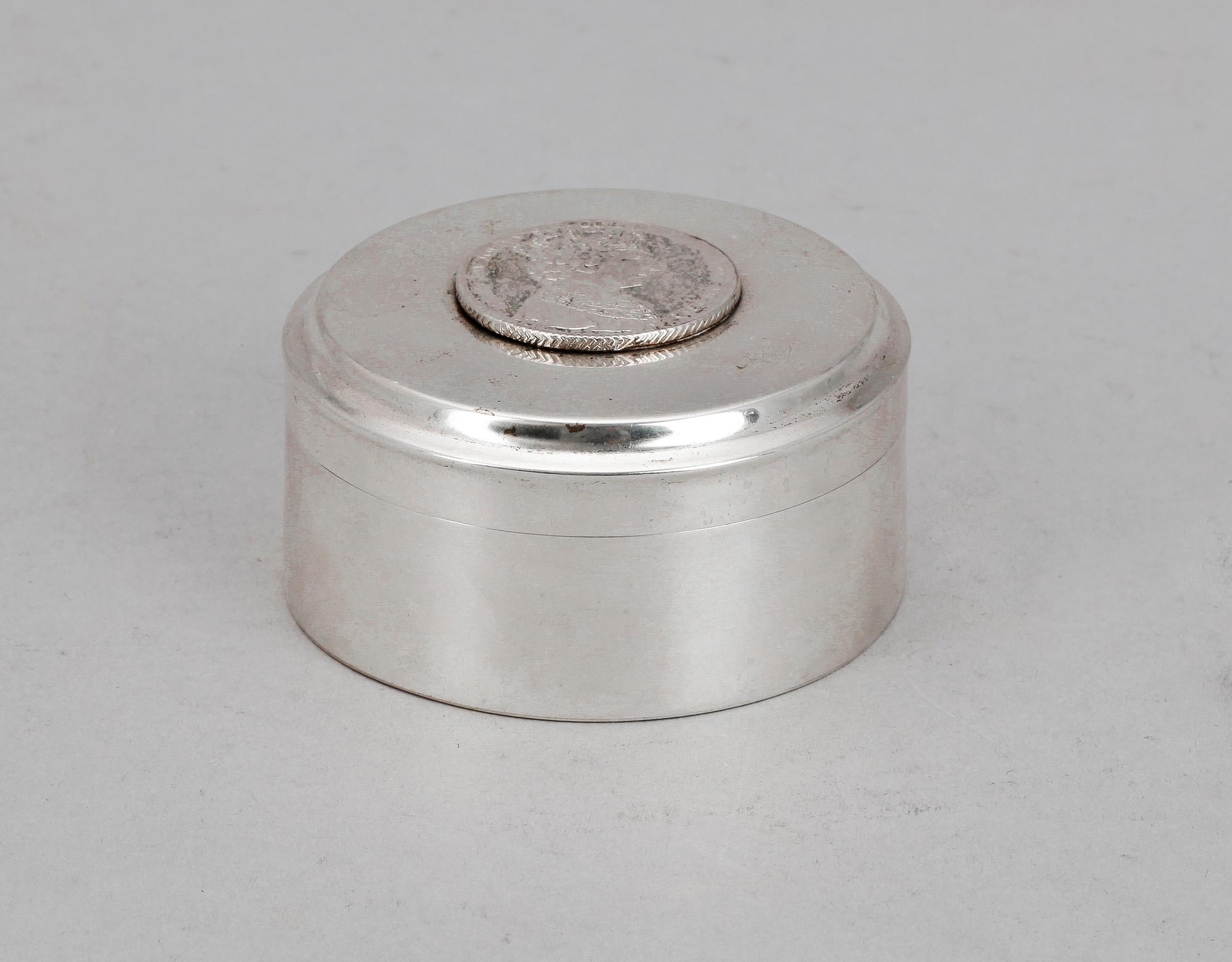 TOILETTEDOSA, silver, Göteborg 1905. Vikt ca 40 gram.