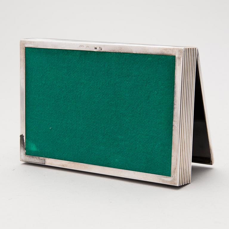 A cigarette case in silver, Dutch import mark ZII.