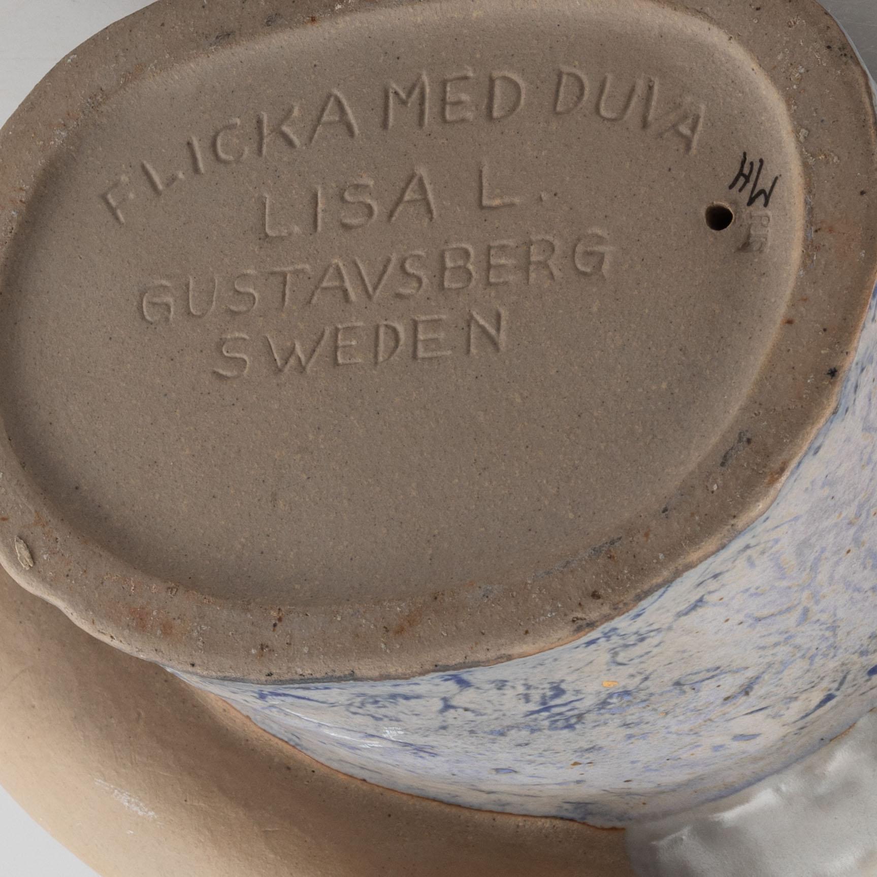 Lisa Larson, skulptur, stengods, "Flicka med duva", Gustavsberg.