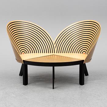 NANNA DITZEL, "Bench for two" / 2600 & 2601, bänk samt bord, Frederica Stolefabrik, modell formgiven ca 1989/1990.